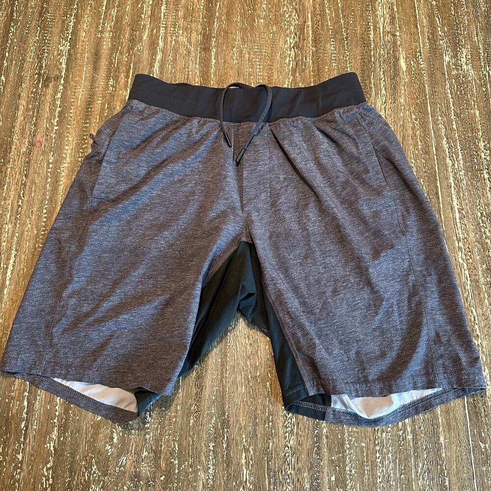 Lululemon Performance Workout Shorts 8” Inseam Gray Men’s Size M